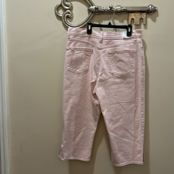 New Plus Size GLORIA VANDERBILT Amanda Pink Capri Jeans Sz 14 - Picture 4 of 6